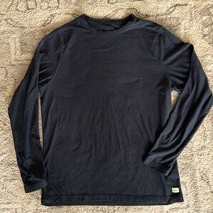 Vuori Long-Sleeve Strato Tech Tee Men’s Size Medium.